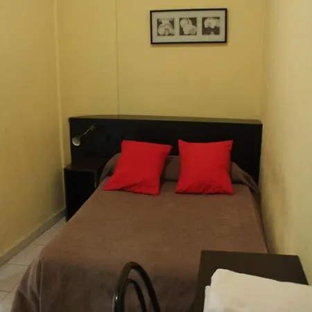 호스탈 바이레스 게스트하우스 *